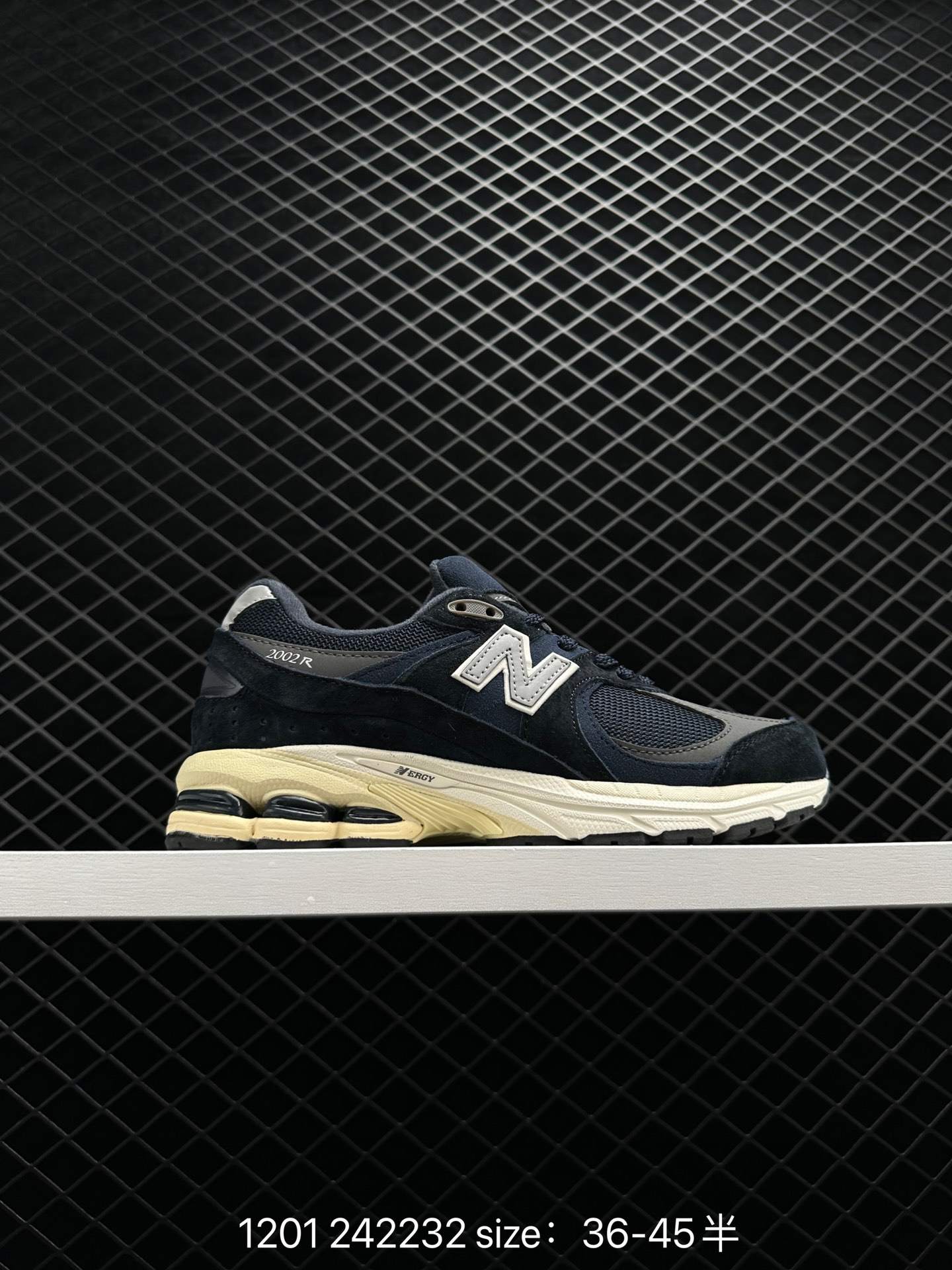 New Balance  ML2002RBA